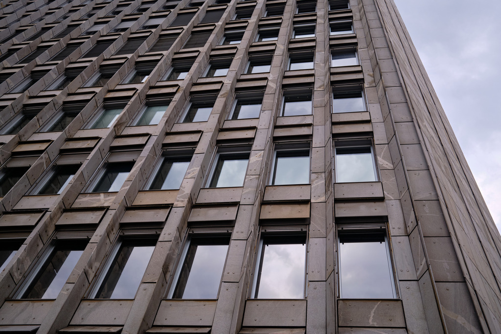 Platz der Republik Architektur | Ljubljana, Slowenien - June 22, 2025: Platz der Republik Architektur. - Realisiert mit Pictrs.com