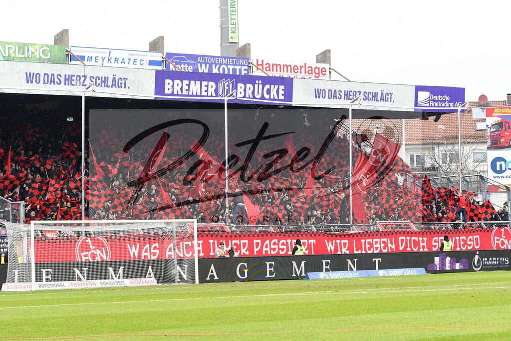 20200208_OSNFCN_0041 | Fußball, Herren: . Die Fans vom 1. FC Nuernberg waehrend des Spiels der 2. Bundesliga zwischen VfL Osnabrueck und 1. FC Nuernberg im Stadion an der Bremer Bruecke am 08.02.2020 in Osnabrueck, Deutschland.DFB / DFL REGULATIONS PROHIBIT ANY USE OF PHOTOGRAPHS AS IMAGE SEQUENCES AND/OR QUASI-VIDEO. - Realisiert mit Pictrs.com