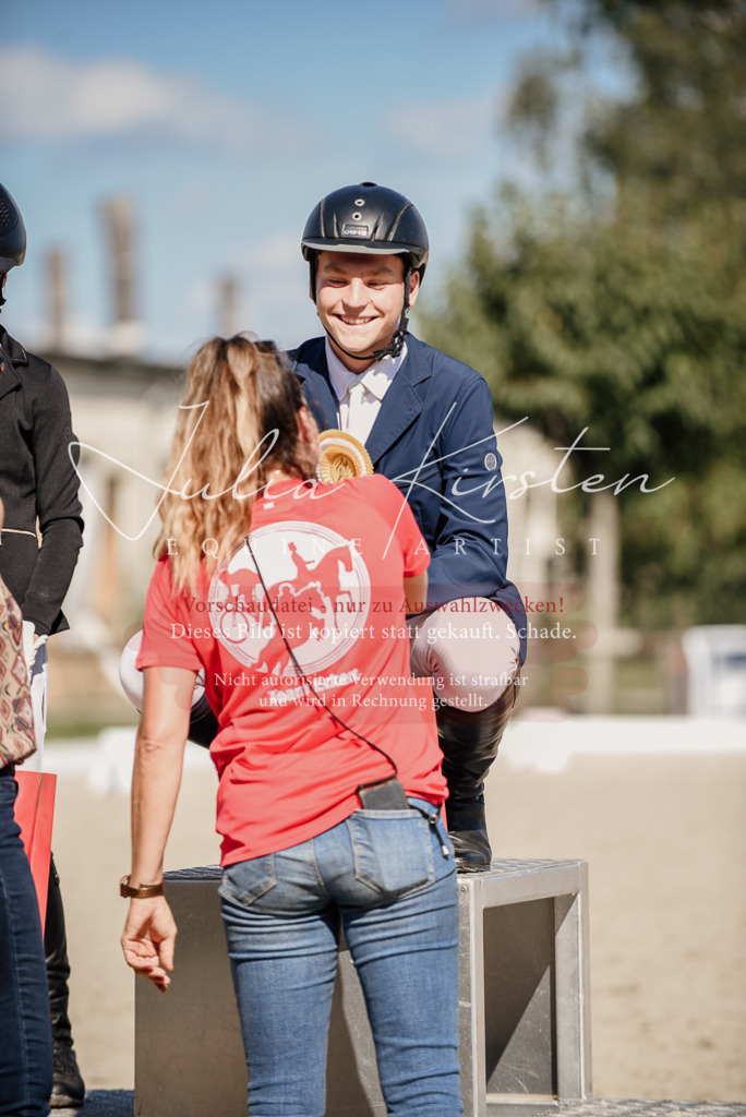DSC_9832 | Pferde- und Turnierfotografie in Westsachsen. Pferdeportraits, Auftragszeichnungen und intuitive Kunst.