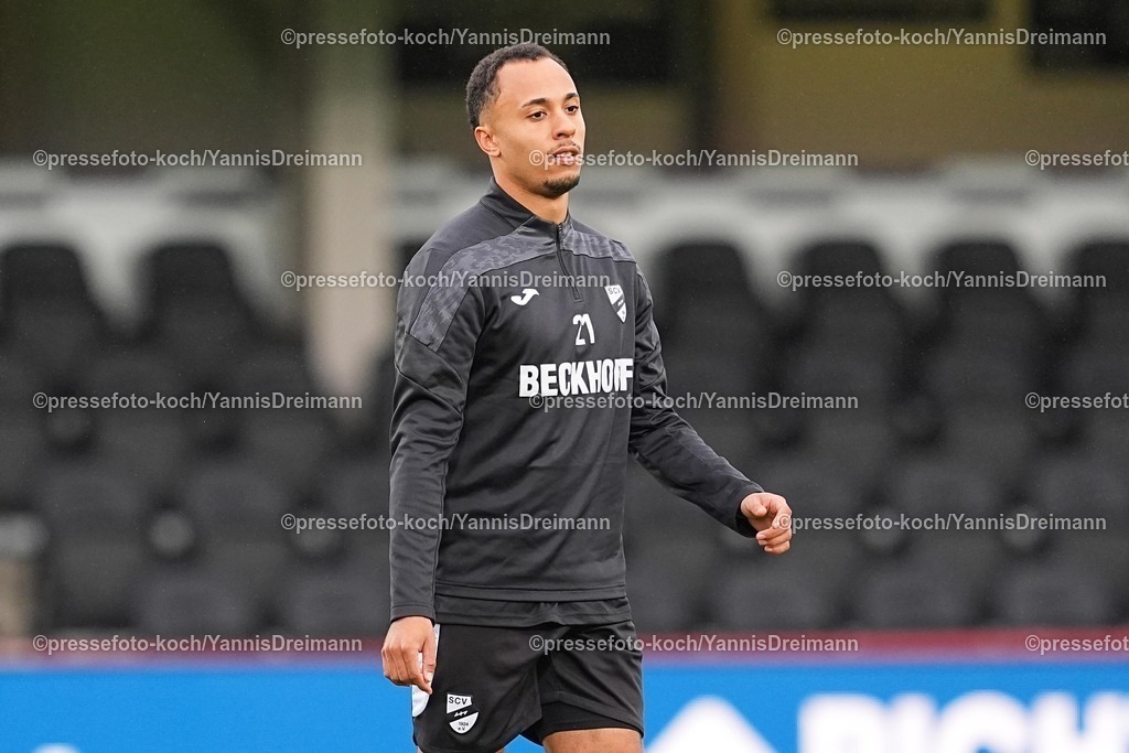xYDRx25102501084 | 25.10.2025, xydrx, Fußball, 3.Liga, SC Verl - SSV Ulm 1846, Saison 2025 2026, Sportclub Arena: Tobias Knost (SC Verl #21)  DFB regulations prohibit any use of photographs as image sequences and or quasi-video.