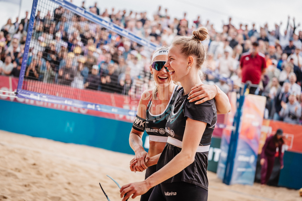 Beachvolleyball | Frauen | Allianz German Beach Tour 2025 | Tourstop Düsseldorf | 18.05.2025 | v.l. Sandra Ittlinger und Tabea Schwarz freuen sich