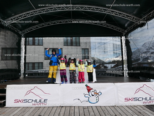 Gruppe Brigitte | Photos von der Skischule Warth - Realisiert mit Pictrs.com