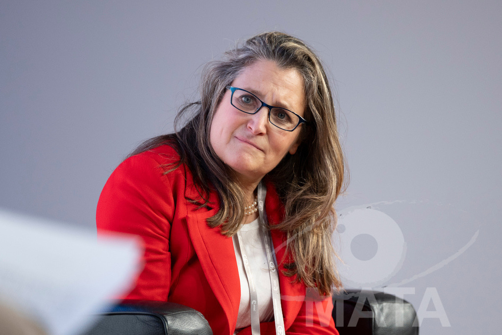 _DWA3140 | Die MSC Security and Literature Series der Münchner Sicherheitskonferenz wird von der ZEIT mitveranstaltet und vom Literaturhaus München unterstützt. Am Donnerstag, 12. Februar (19-20 Uhr), spricht Autor Serhiy Zhadan aus Charkiw mit Chrystia Freeland, Sonderbeauftragte für den Wiederaufbau der Ukraine und ehemalige stellvertretende Premierministerin Kanadas, über die Zukunft der Ukraine - Realisiert mit Pictrs.com