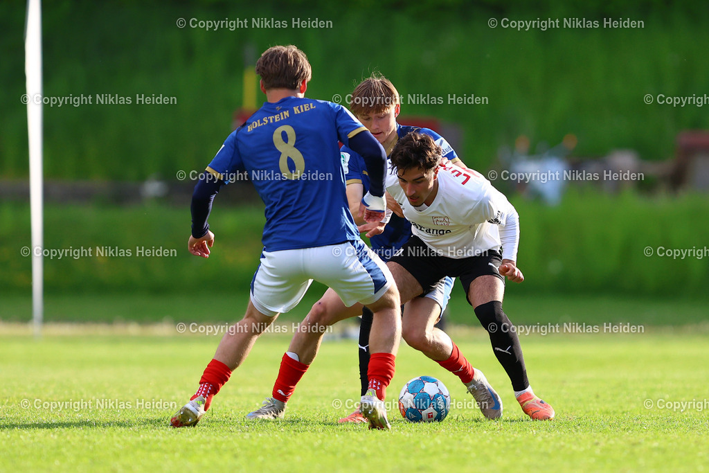NH_JFVLübeckU19_HolsteinKielU19_SHFVLandespokal_14052026 | #20 Rafail Lampros (JFV Lübeck U19), #2 Delf Berndt (Holstein Kiel U19)Fußball I Junioren I SHFV-Landespokal (A-Junioren) I Saison 2025-2026 I Finale I JFV Lübeck U19 - Holstein Kiel U19 I 14.05.2026 I Uwe-Seeler-Fußball-Park