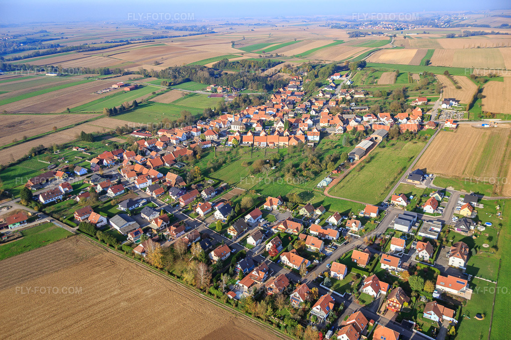 Aerial view: View of the town from the south in Buhl in the state Bas-Rhin, France.Photo: IMG_075648.jpg taken on 11/01/2014 by Werner Riehm/FLY-FOTO.comResolution of the original: 5472 x 3648 px