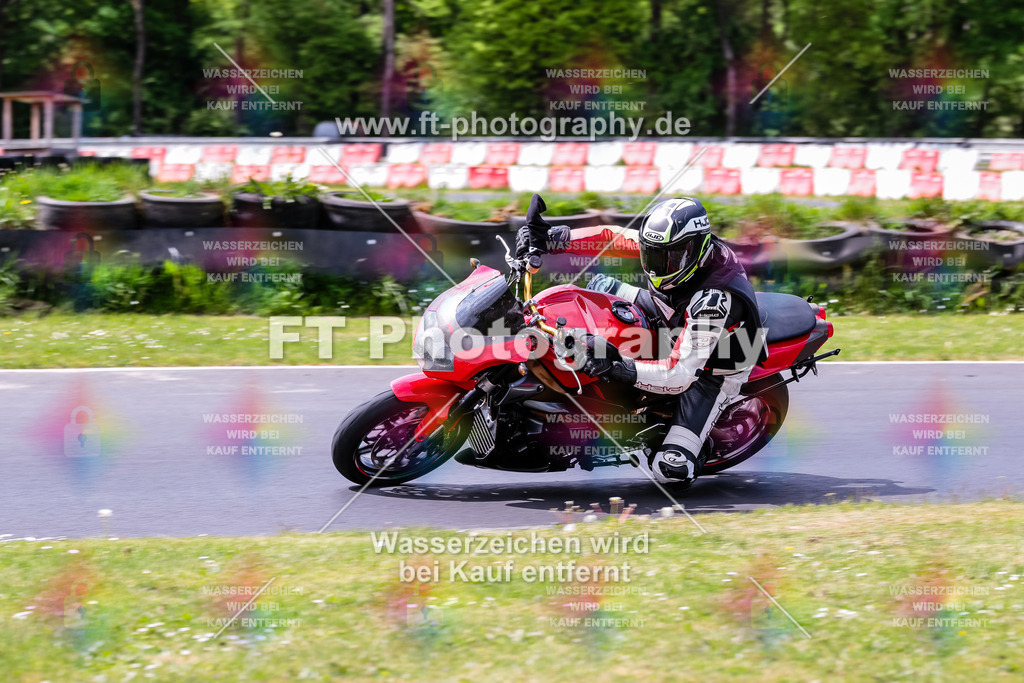 MotoTeamVBK-20698 | Hier findet Ihr Bilder von Touristenfahrten auf der Nürburgring Nordschleife oder von anderen Veranstaltungen die ich besucht habe. Viel Spass beim Durch Schauen 