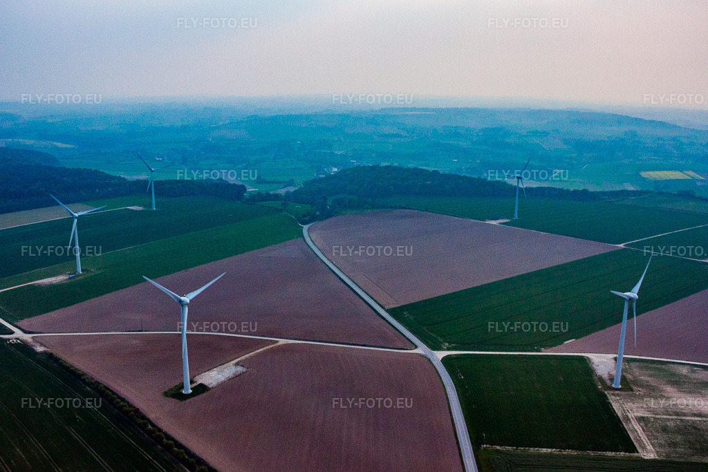 Vue aérienne: Vue de la ville à Beaumetz-lès-Aire dans le département Pas de Calais, France. Photo: IMG_40127.jpg prise le 17/04/2011 par Werner Riehm/FLY-FOTO.euRésolution de l'original: 4289 x 2860 px