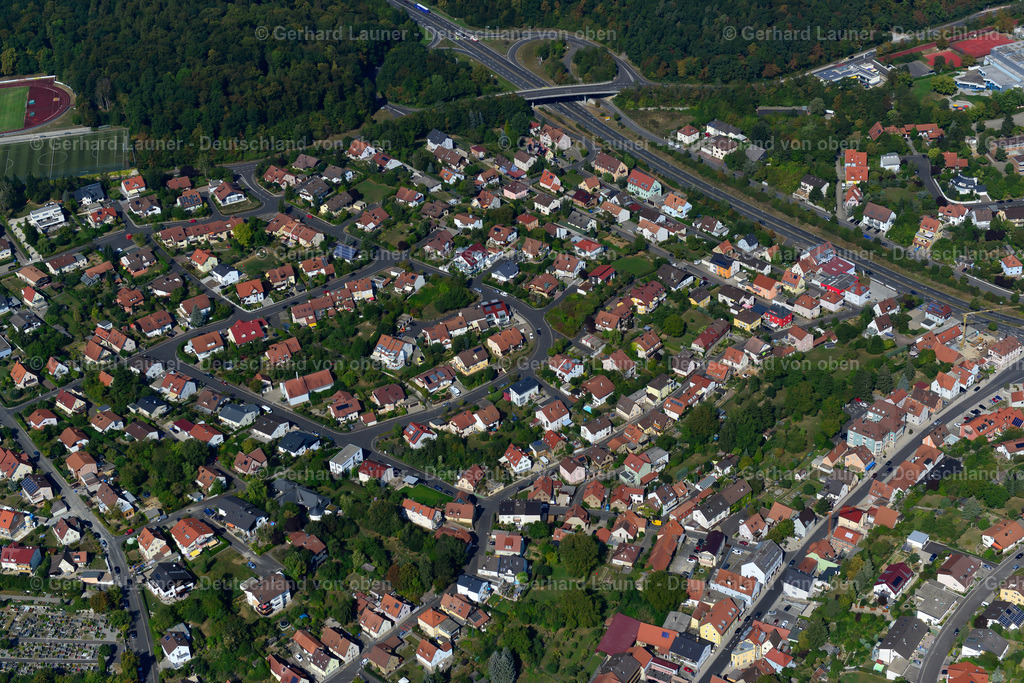 3650661 | Höchberg 13.09.2016 Wohngebiet - Mischbebauung der Mehr- und Einfamilienhaussiedlung  in Höchberg im Bundesland Bayern, Deutschland // Residential area - mixed development of a multi-family housing estate and single-family housing estate  in Höchberg in the state Bavaria, Germany Foto: Gerhard Launer