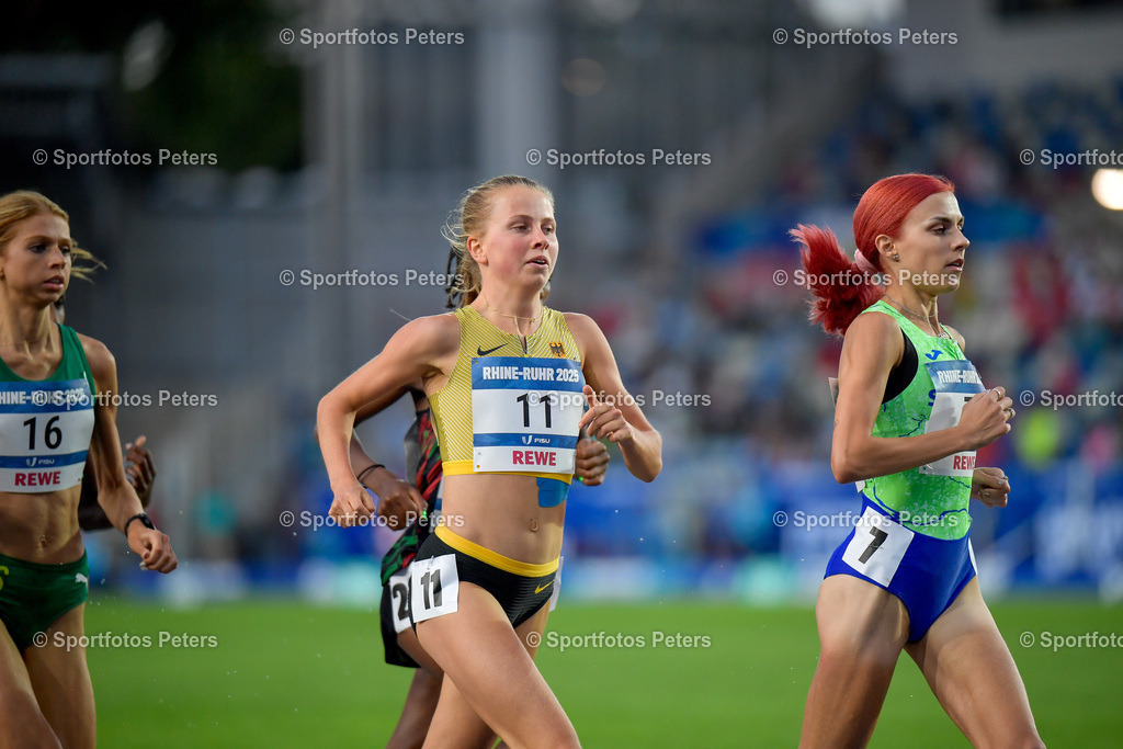 _KP13920_1 | 21.07.2025, xkaix, Leichtathletik, FISU World University Games 2025 v.l. Kira Weis (Deutschland) neben Klara Lukan (Slowenien) - Realisiert mit Pictrs.com