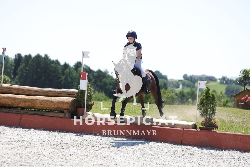 0P6A3504 | Willkommen bei Brunnmayr - Design & Fotografie – Ihrem Spezialisten für Reitturniere und Pferdeveranstaltungen in Oberösterreich, Salzburg und Bayern! Seit über 17 Jahren sind wir leidenschaftlich dabei.