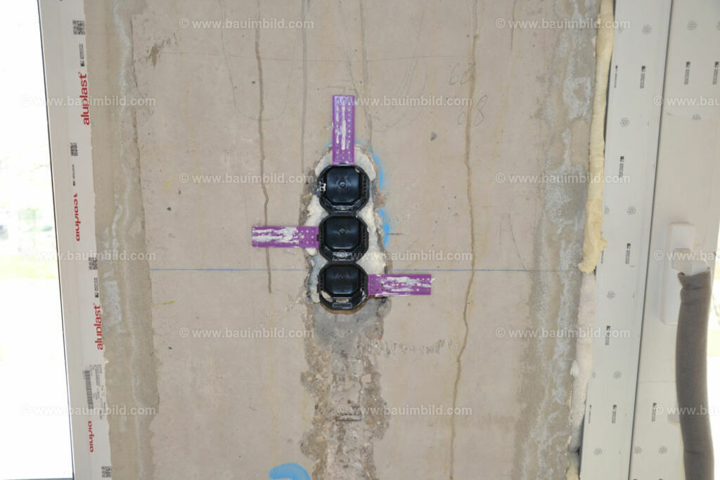 bib-lg17-elektroinstallation-0126 | Nach LV-Leistungsgruppen sortierte Detailfotos über den Bau eines Hauses. Alle Hausbau-Bilder direkt vom Urheber und Autor der Website Haus-Selber-Bauen.com