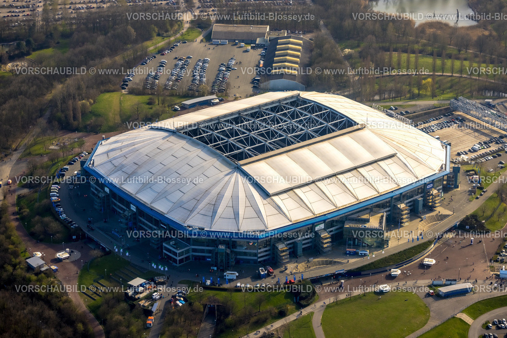 Gelsenkirchen240304932Schalke | Luftbild, Veltins-Arena Bundesligastadion des FC Schalke 04 mit offenem Dach und gefüllten Parkplätzen, Fußballfans am Stadion, Berger Feld, Erle, Gelsenkirchen, Ruhrgebiet, Nordrhein-Westfalen, Deutschland