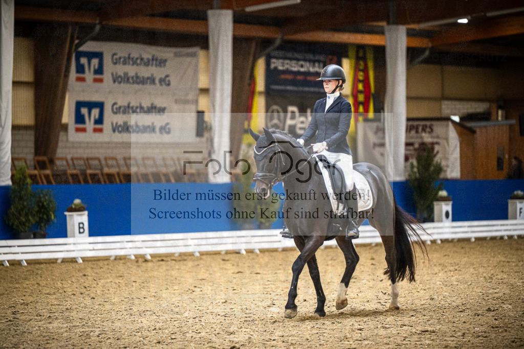 DOS_1560 | Entdecke hochwertige Reitturnierfotos von Foto Oger. Professionell, emotional und authentisch – jetzt Lieblingsmomente im Shop bestellen.Deutschlandweite Turnierfotografie. - Realisiert mit Pictrs.com