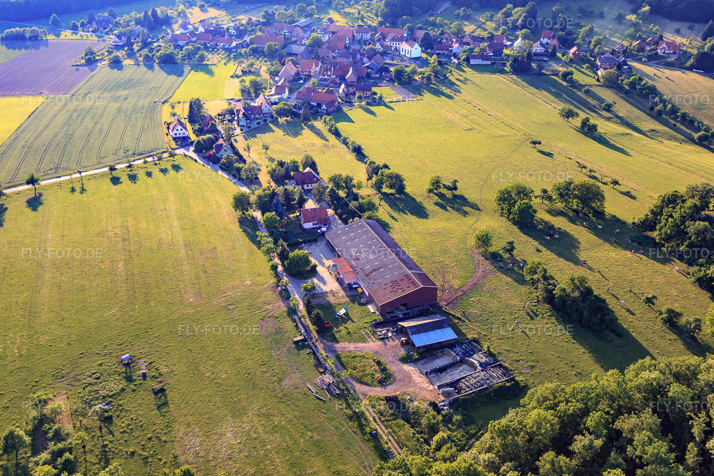 Luftbild: Ferme Suss in Lembach im Bundesland Bas-Rhin in Frankreich. – Foto: IMG_080244.jpg vom 05.06.2015 durch Werner Riehm/FLY-FOTO.de – Auflösung des Originals: 5472 x 3648 px