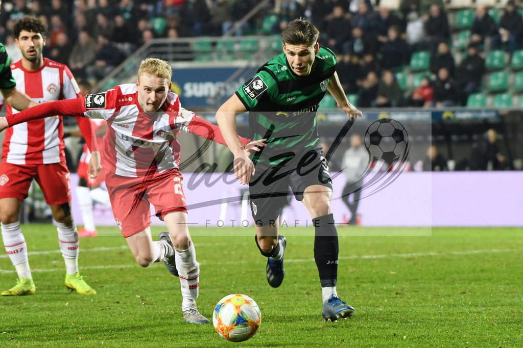 20200214_SCPFWK_0074 | Fussball, Herren: Luke Hemmerich (FC Wuerzburger Kickers) und Alexander Rossipal (SC Preussen Muenster) im Zweikampf waehrend des Spiels der 3. Liga zwischen SC Preussen Muenster und FC Wuerzburger Kickers im Preussenstadion am 14.02.2020 in Muenster, Deutschland.DFB / DFL REGULATIONS PROHIBIT ANY USE OF PHOTOGRAPHS AS IMAGE SEQUENCES AND/OR QUASI-VIDEO. - Realisiert mit Pictrs.com