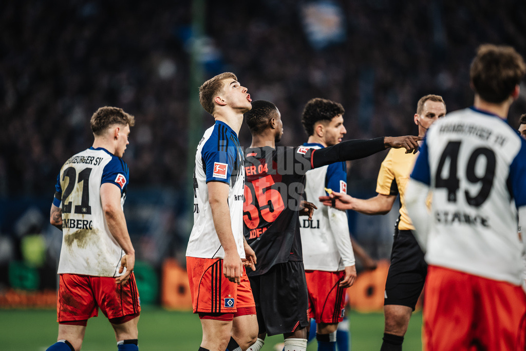 Fußball | Männer | Saison 2025/2026 | 1. Fußball-Bundesliga | 17. Spieltag | Hamburger SV vs. Bayer 04 Leverkusen | 04.03.2026 | nach dem Abpfiff ärgert sich Luka Vuskovic (#44, HSV)