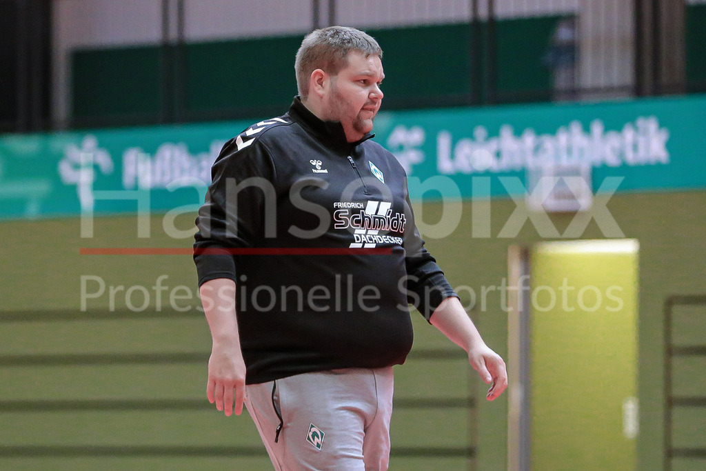 Handball, 2. Bundesliga Frauen, Training SV Werder Bremen | v.li.: Timm Dietrich (Trainer, Cheftrainer, SV Werder Bremen) Portrait, Nahaufnahme, Einzelfoto, Einzelbild