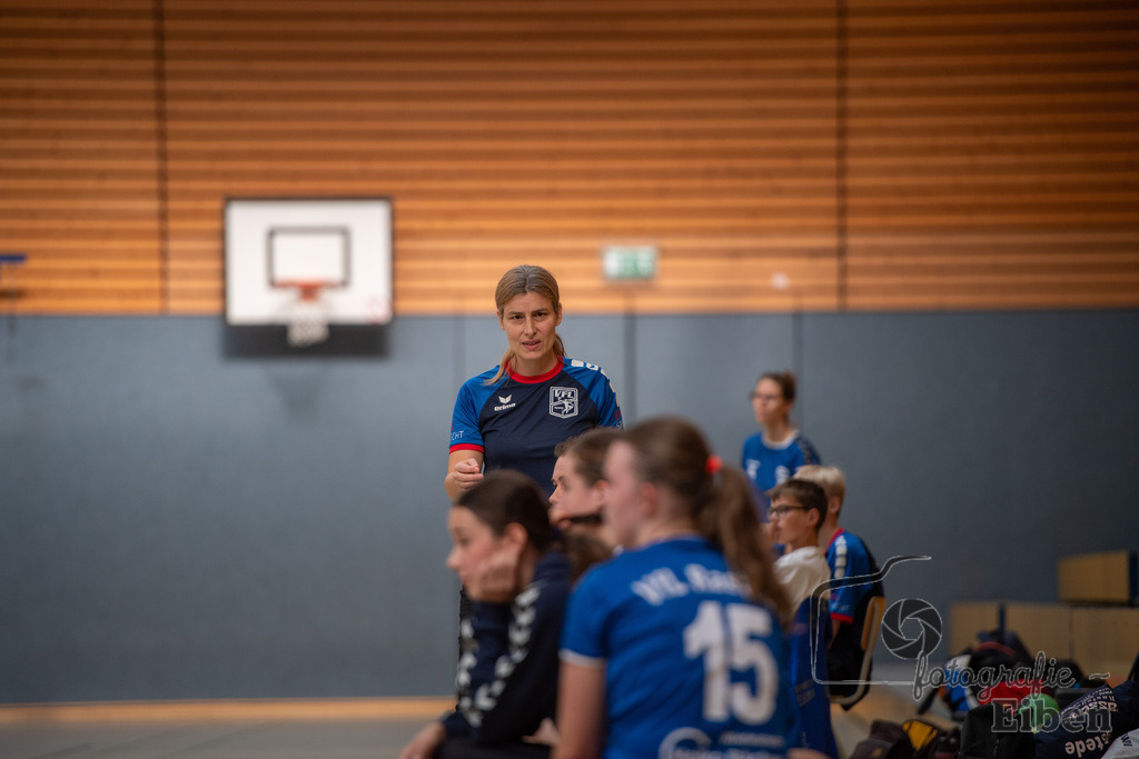VfL Rastede-SG FriPe | C-Juniorinnen Landesliga; VFL Rastede (blau) - SG FriPe (schwarz) am 22.09.2024; in Rastede (Sporthalle Feldbreite), Photo: Philip Eiben 2024 - Realisiert mit Pictrs.com