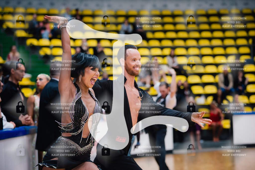 Hessen Tanzt WDSF International Open Latin 15th (37) Roman Kiparin _ Olga Kiparina (WDSF)-2025-05-18-4162 | Webshop for digital downloads and prints of dance sport, event & show photographer Julian Link - Realisiert mit Pictrs.com
