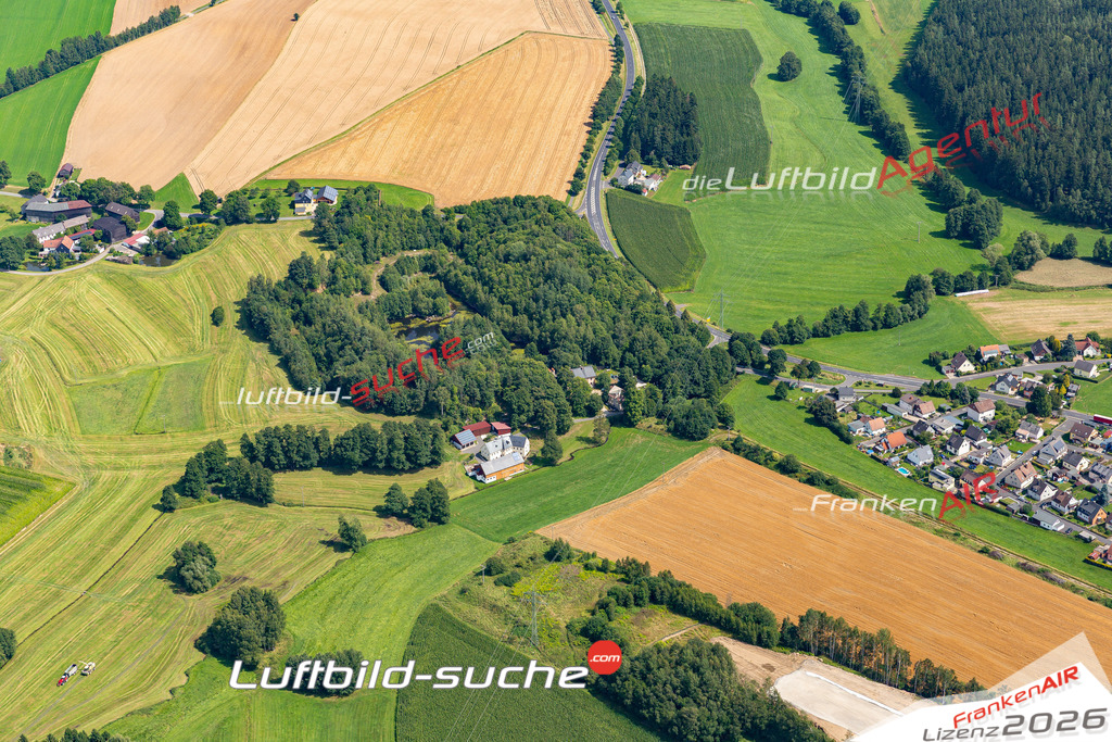 Die Luftaufnahme Holenbrunn - Wunsiedel wurde 2021 mittels Flugzeug (keine Drohne) erstellt. Hohe Auflösung -für große Poster und Wandbilder geeignet!