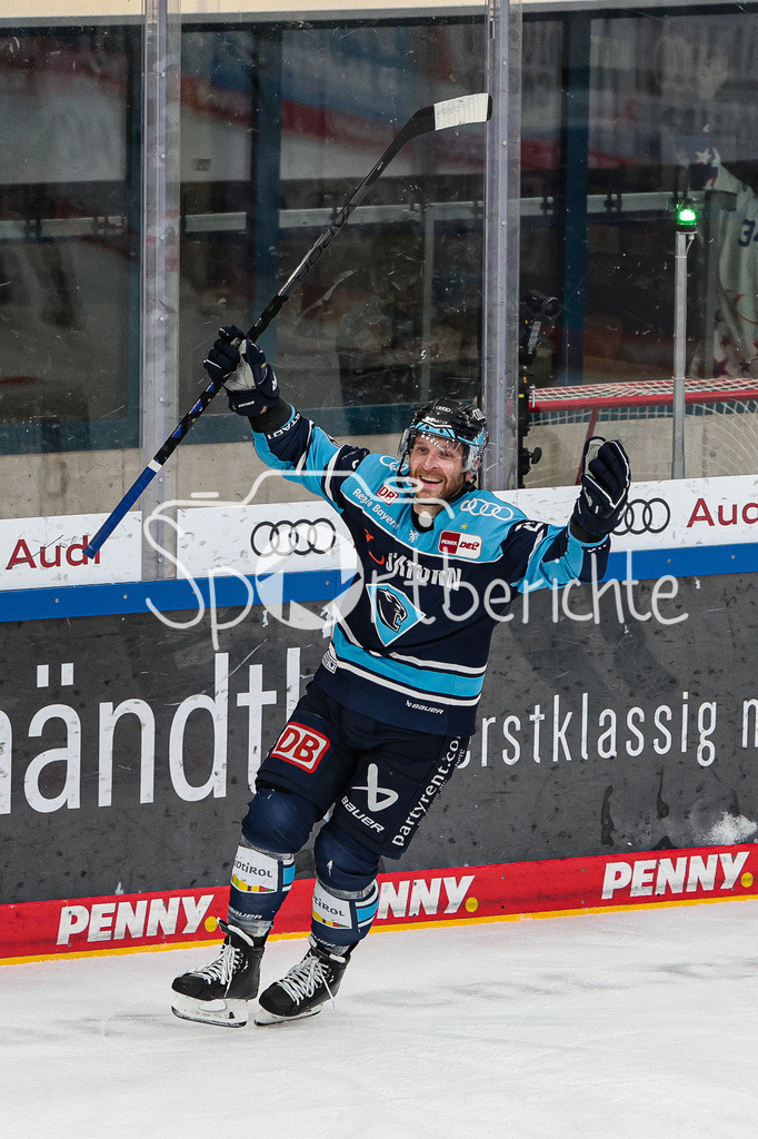ERC Ingolstadt - Augsburger Panther | Frederik STORM (ERCI #9) jubelt nach seinem Treffer zum 3-0