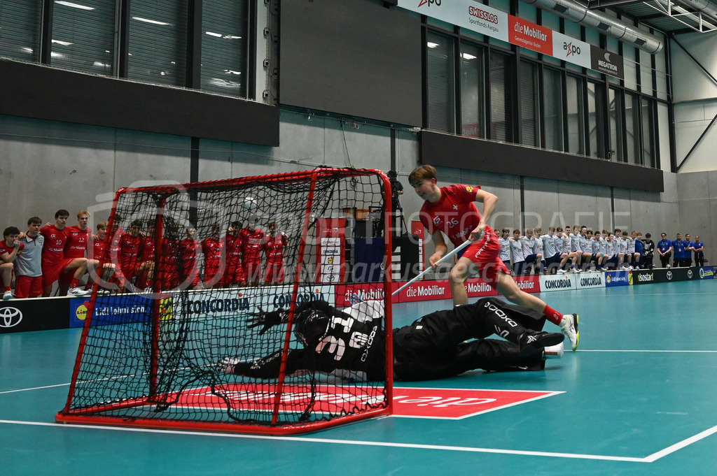 Switzerland B U19 vs Finland U19 - 2. February 2024 | Switzerland B U19 vs Finland U19
U19 Men International Matches in Switzerland
GoEasy Arena, Siggenthal Station
Switzerland forward #26 Vinz Burren scores.
Credit: Markus Aeschimann | <a href="https://www.markus-aeschimann.ch">Sportfotografie Markus Aeschimann</a> | <a href="https://www.instagram.com/sportfotografie.aeschimann">@sportfotografie.aeschimann</a> - Realisiert mit Pictrs.com