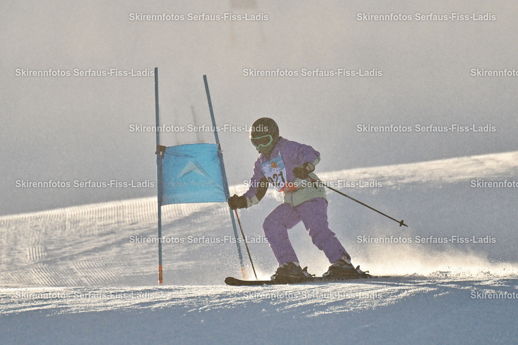 SRF_25.12.2025_0336 | Skirennfotos,Serfaus,Fiss,Ladis,Kinderskirennen,Winter,Tirol,Oberland,skirace,SFL,feelfree,weil wir's genießen,ski,Ski,skifahren,Sonnenplateau, - Realisiert mit Pictrs.com