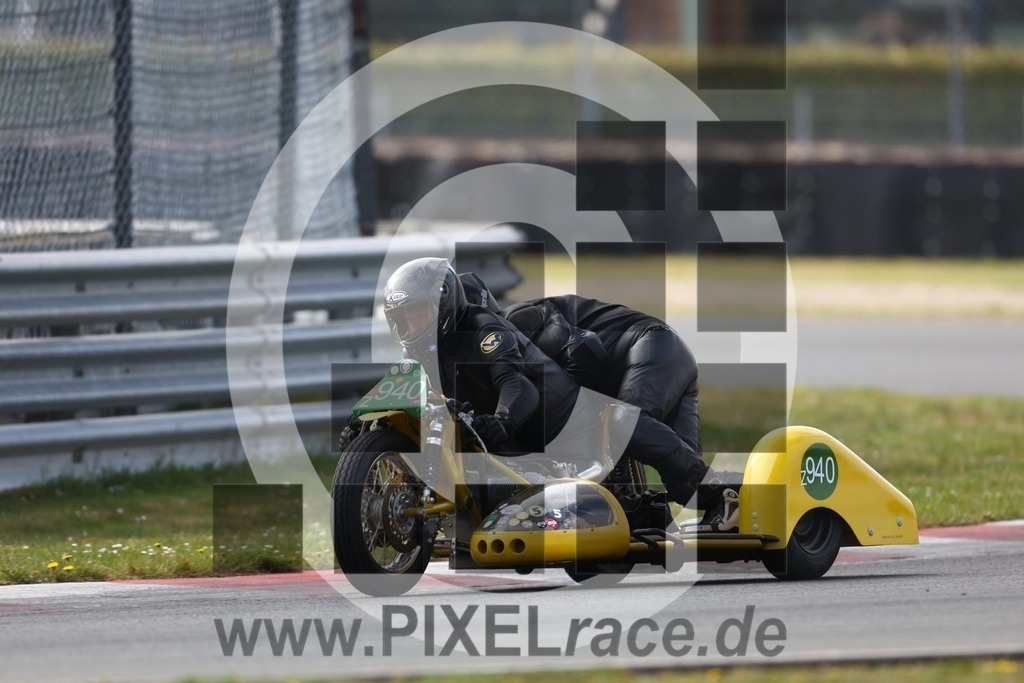 z940-20250412_00713 | Schöne Erinnerungen an spannende Momente - das festzuhalten ist unser Job. PIXELrace.de ist seit 2003 auf den Rennstrecken Europas unterwegs um die Action draußen beim Fahren und die wunderbare Stimmung imm Fahrerlager für euch einzufangen.