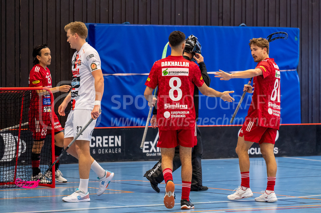 Strängnäs IBK vs Höllvikens IBF - 30. September 2023 | Strängnäs IBK vs Höllvikens IBF
Thomas Arena, Strängnäs
Rasmus Jansson (#65 Strängnäs IBK) erzielt das 1:0 auf Zuspiel von Tim Aeschmann (#81 Strängnäs IBK).
Bild: Sportfotografie Markus Aeschimann | www.markus-aeschimann.ch - Realized with Pictrs.com