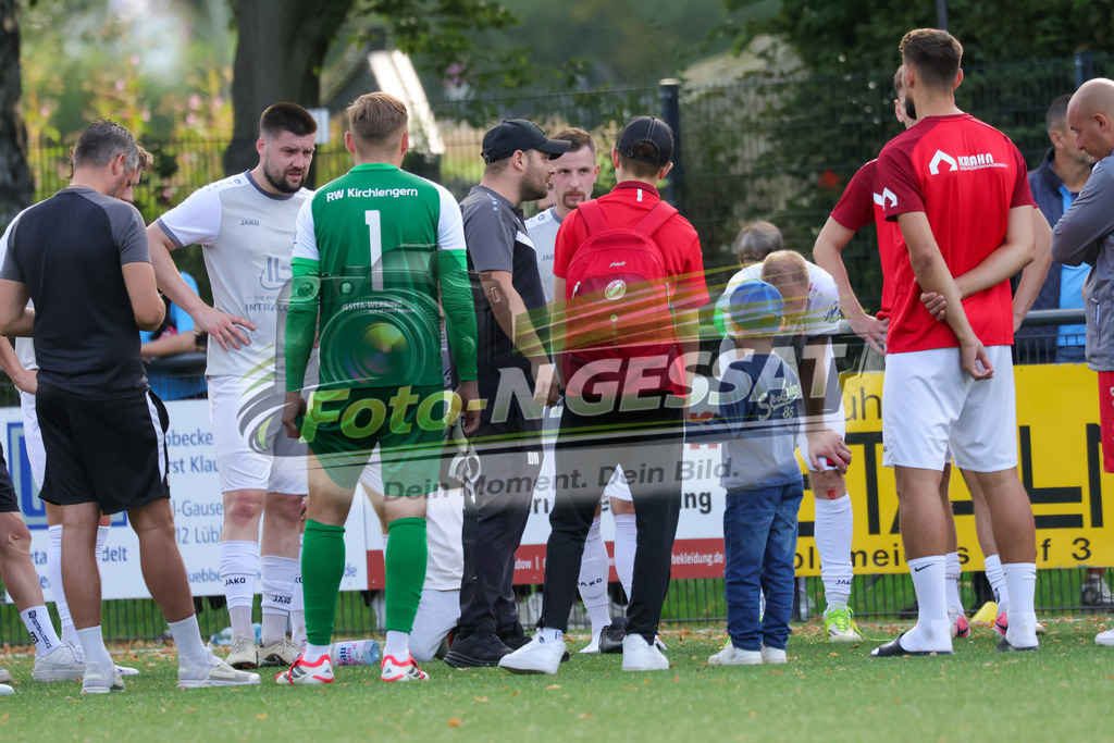 FC RW Kirchlengern - VfL Theesen | Auf dem Bild zu sehen: Grau FC RW Kirchlengern Mitte: Daniel Halfar  FC RW Kirchlengern, VfL Theesen, Saison 26/27, Westfalenliga, Kirchlengern, Deutschland - Realisiert mit Pictrs.com