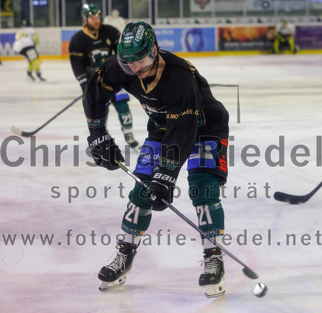 2025-12-28_012_TSV_Erding_gegen_onesto_Tigers_Bayreuth | Erding, Deutschland, 28.12.2025:Eishockey, Oberliga Süd 2025 / 2026, 31. Spieltag, TSV Erding gegen onesto Tigers Bayreuth, Endergebnis: 6:5 n.V.Erik Modlmayr (Erding Gladiators, #21)Foto: Christian Riedel / fotografie-riedel.net