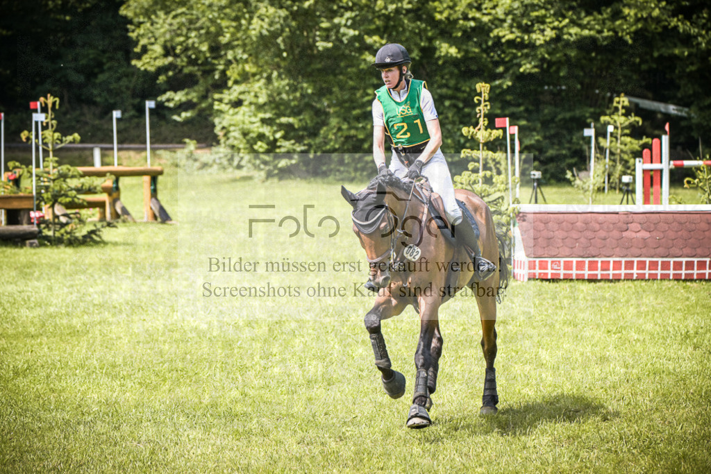 DOS_8779 | Entdecke hochwertige Reitturnierfotos von Foto Oger. Professionell, emotional und authentisch – jetzt Lieblingsmomente im Shop bestellen.Deutschlandweite Turnierfotografie. - Realisiert mit Pictrs.com