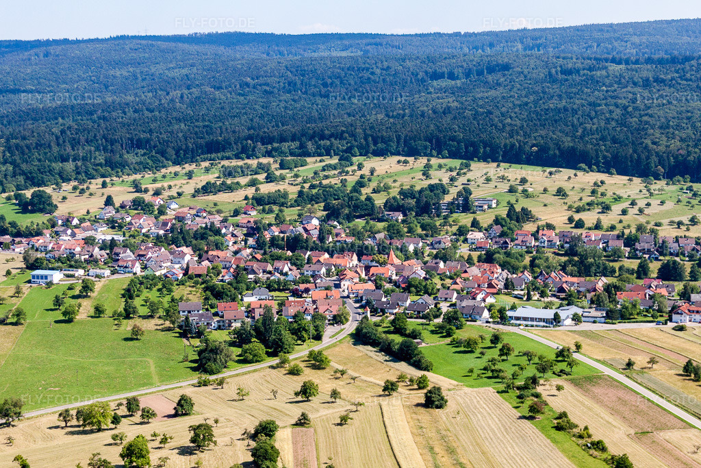 Luftbild: Dorfansicht im Ortsteil Langenalb in Straubenhardt im Bundesland Baden-Württemberg in Deutschland. Foto: IMG_42129.jpg vom 27.06.2011 durch Werner Riehm/FLY-FOTO.de