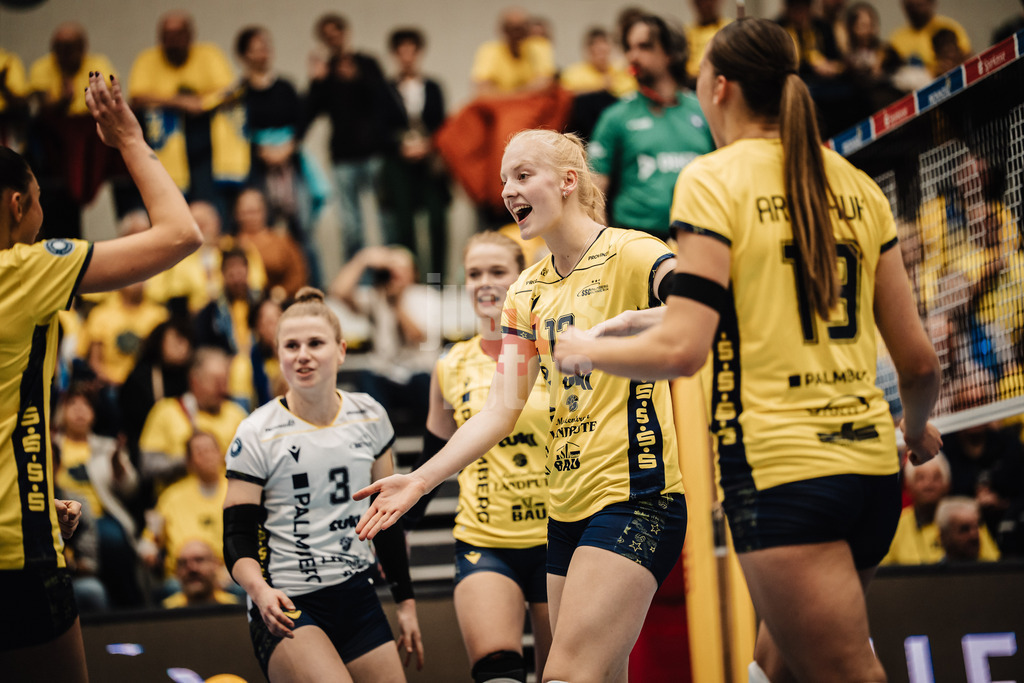 Volleyball | Frauen | Saison 2025/2026 | Volleyball Bundesliga | SSC Palmberg Schwerin vs. ETV Hamburger Volksbank Volleys | 18.10.2025 | Luisa van Clewe (#13, SSC Palmberg Schwerin) jubelt