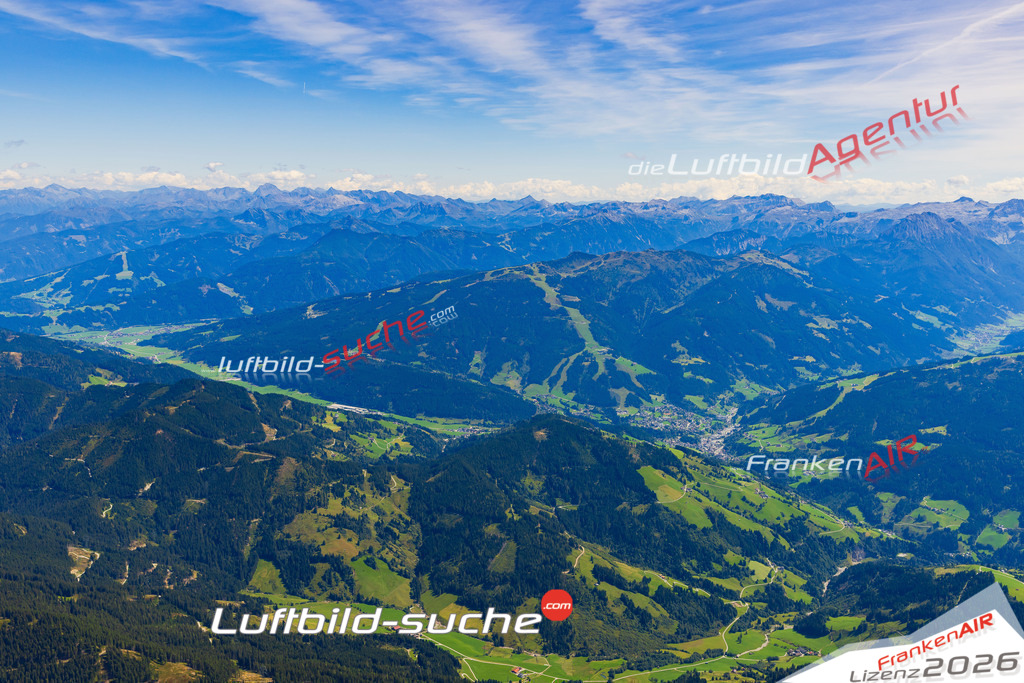Luftaufnahme der Stadt Wagrain - Die Luftaufnahme wurde 2025 vom UL-Flugzeug heraus erstellt ( keine Drohne ) - Hochauflösende Luftaufnahme - für professionelle Ausdrucke geeignet. Die Geschenkidee !Mit Lizenz und Bildrechte bestellbar