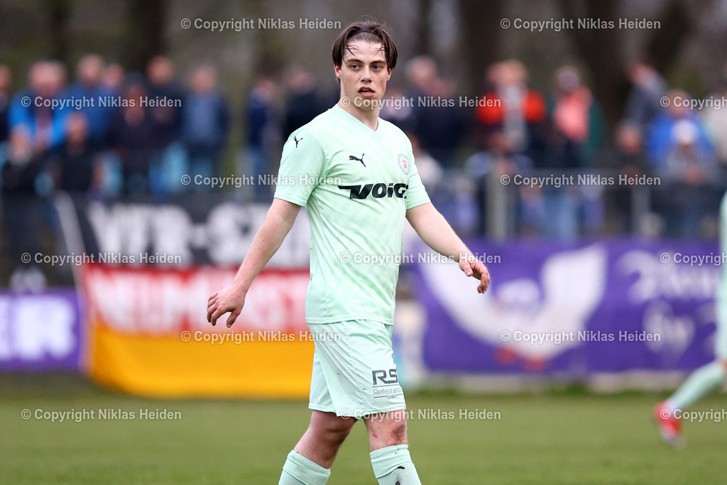 NH_VfRNeumuenster_PSVNeumuenster_FlensOberliga_15042026 | #8 Tim Jansa (PSV Union Neumünster)Fußball I Herren I Flens Oberliga I Saison 2025-2026  I 19. Spieltag I VfR Neumünster - PSV Union Neumünster I 15.04.2026 I VfR Stadion HSP (Grümmi Arena)