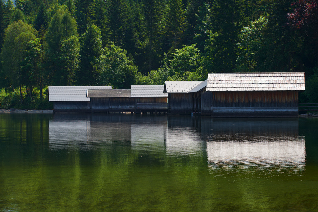 Alte Fischerhuetten im See | Altaussee, Austria - June 24, 2017: Alte Fischerhuetten im See. - Realisiert mit Pictrs.com