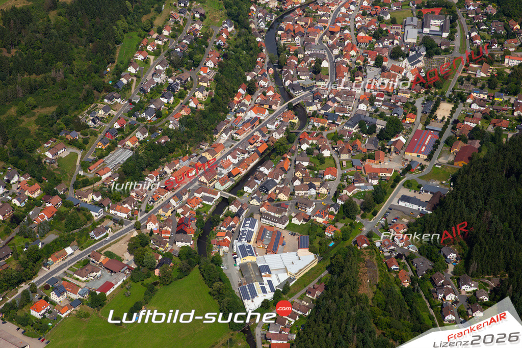 Das Luftbild der Stadt Steinwiesen wurde 2021 vom Flugzeug heraus erstellt (keine Drohne) Aufnahmehöhe ca.450 Meter- hohe Bildauflösung und Druck-Qualität garantiert!