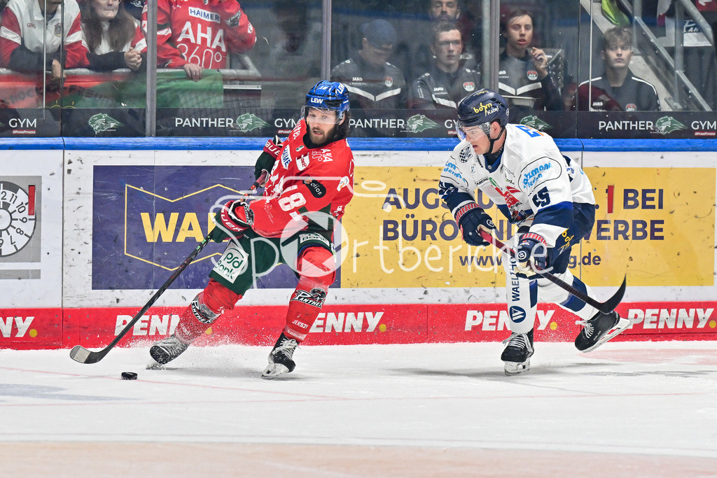 Augsburger Panther - Iserlohn Roosters | im DUell Anthony LOUIS (Augsburger Panther #18) und Johannes HUSS (Iserlohn Roosters 55) / Zweikampf / Penny DEL: Augsburger Panther - Iserlohn Roosters; Curt Frenzel Stadion am 21.09.2025