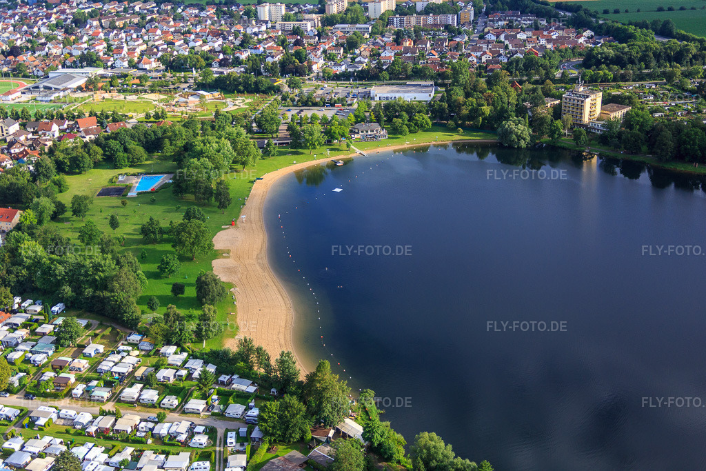 Luftbild: Freibad Wiesensee in Hemsbach im Bundesland Baden-Württemberg in Deutschland. – Foto: IMG_090662.jpg vom 04.07.2016 durch Werner Riehm/FLY-FOTO.de – Auflösung des Originals: 5472 x 3648 px – Freibad Wiesensee - Stadt Hemsbach