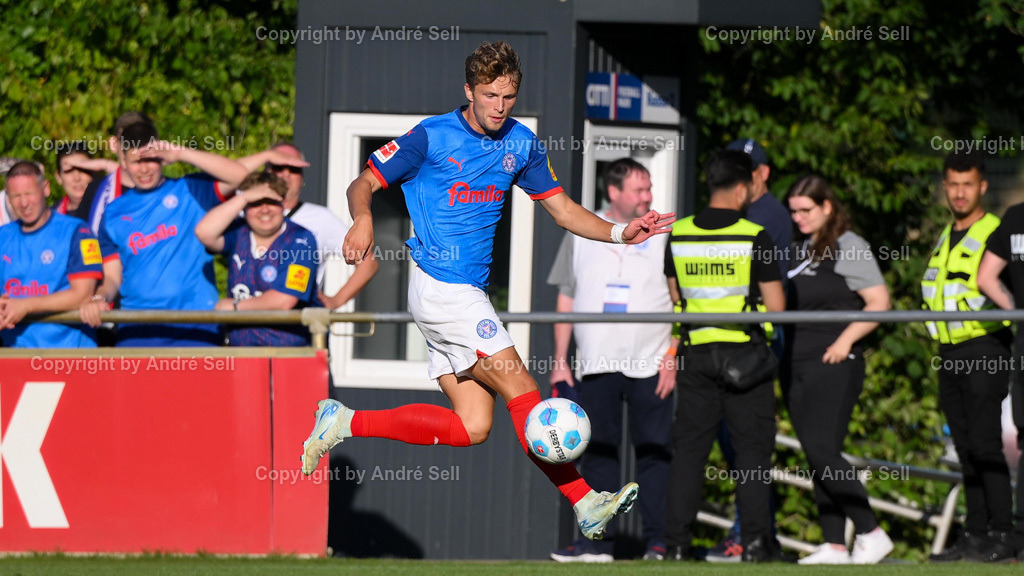 Holstein Kiel vs AS Saint-Etienne | Fiete Arp (Kiel #20)Testspiel: Holstein Kiel vs AS Saint-Etienne / Citti Fussball Park - Projensdorf / Kiel / 10.08.24 - Realisiert mit Pictrs.com