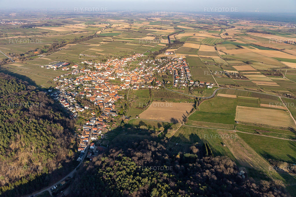 Luftbild:  in Oberotterbach im Bundesland Rheinland-Pfalz in Deutschland. – Foto: IMG_130930.jpg vom 22.03.2022 durch Werner Riehm/FLY-FOTO.de – Auflösung des Originals: 5472 x 3648 px – Oberotterbach - Oberotterbach