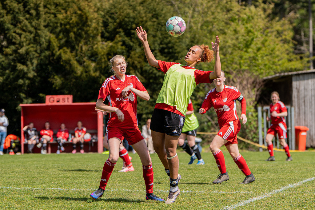 Fußball I Frauen I Saison 2025-2026 I Bezirksliga Weser-Ems Mitte I 17. Spieltag I SV RW Visbek - SG Damme-Lembruch I 11746 | jns.sportfotos - Realisiert mit Pictrs.com