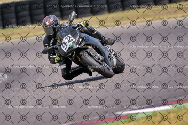 26bt05-1568 | markuskiefer.com - Realisiert mit Pictrs.com
