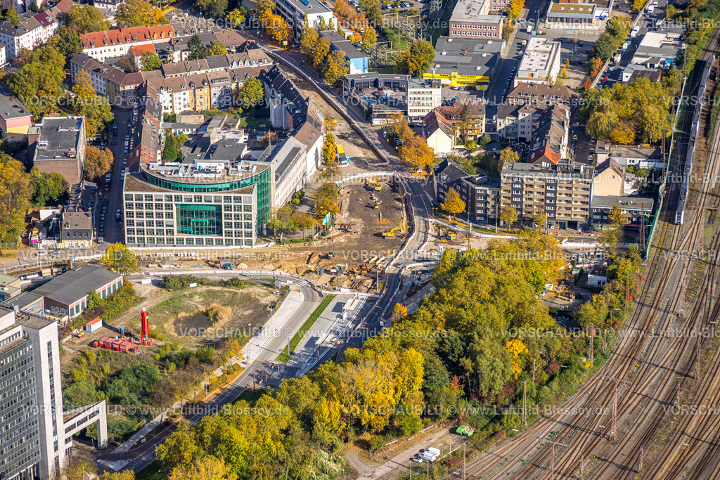 Essen251003386Mitte | Luftbild, Wohngebiet und Straßenbaustelle Steeler Straße Ecke Herkulesstraße, Ausländerbehörde Essen / immigration Office Welcome Center, Ostviertel, Essen, Ruhrgebiet, Nordrhein-Westfalen, Deutschland