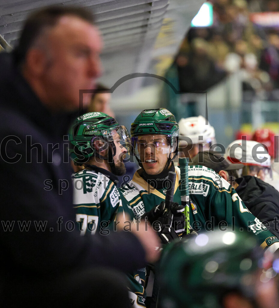 2026-02-20_077_TSV_Erding_gegen_Deggendorfer_SC | Erding, Deutschland, 20.02.2026:Eishockey, Oberliga Süd 2025 / 2026, 49. Spieltag, TSV Erding gegen Deggendorfer SC, Endergebnis: 4:1Philipp Michl (Erding Gladiators, #77), Mark Waldhausen (Erding Gladiators, #27)Foto: Christian Riedel / fotografie-riedel.net