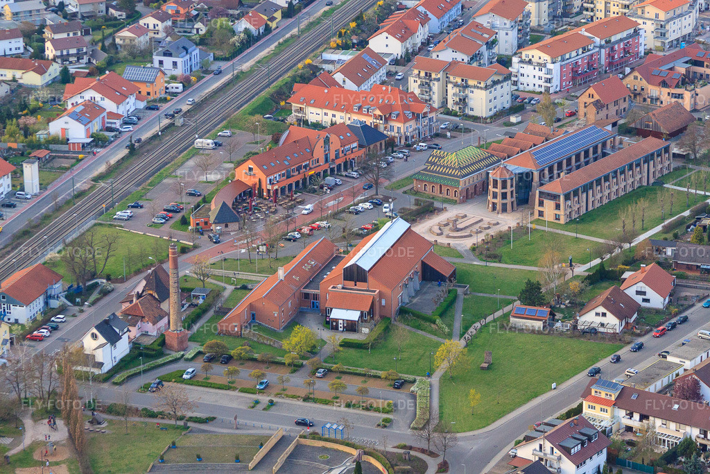Luftbild: Bürgerhaus und Ziegeleimuseum Jockgrim in Jockgrim im Bundesland Rheinland-Pfalz in Deutschland. Foto: IMG_63438.jpg vom 28.03.2014 durch Werner Riehm/FLY-FOTO.deZiegeleimuseum Jockgrim / Verbandsgemeinde Jockgrim