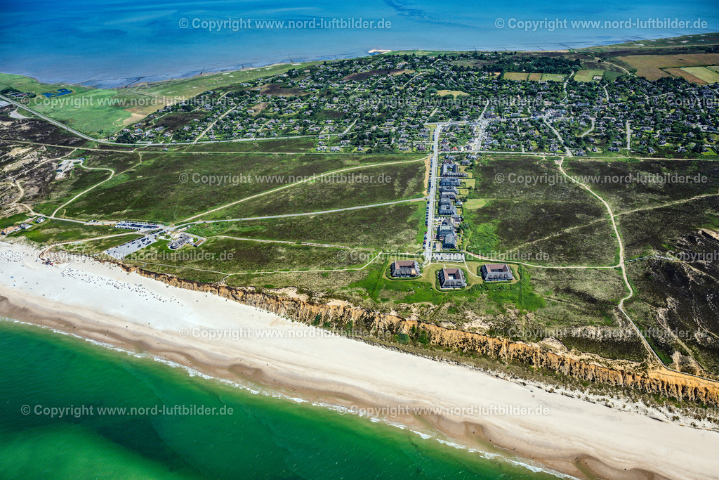 Sylt_Kampen_Kurhausstrasse_Rotes_Kliff_Ferienwohnung_Kliffsand_Syltluxus_ELS_5271210625 | KAMPEN (SYLT) 13.06.2025 Ferienhaus Anlage Kurhausstraße in Kampen (Sylt) auf der Insel Sylt im Bundesland Schleswig-Holstein, Deutschland. Weiterführende Informationen bei: Hotel Rungholt. // Holiday house plant of the park Kurhausstrasse in Kampen (Sylt) at the island Sylt in the state Schleswig-Holstein, Germany. Further information at: Hotel Rungholt. Foto: Martin Elsen