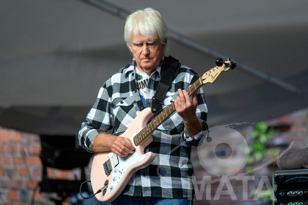 _DWA2652 | John Lees von John Lees' Barclay James Harvest live bei einem Konzert in Serenadenhof Nürnberg, 01.07.2023 - Realisiert mit Pictrs.com