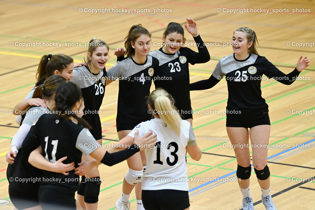 ASKÖ Volley Eagles vs. UVV Seekirchen 10.12.2022 | ASKÖ Eagles Mannschaft, #25 SCHULER Chiara, #23 VEIGL Valentina, #4 PICHLER Verena, #26 KUVEK Iva